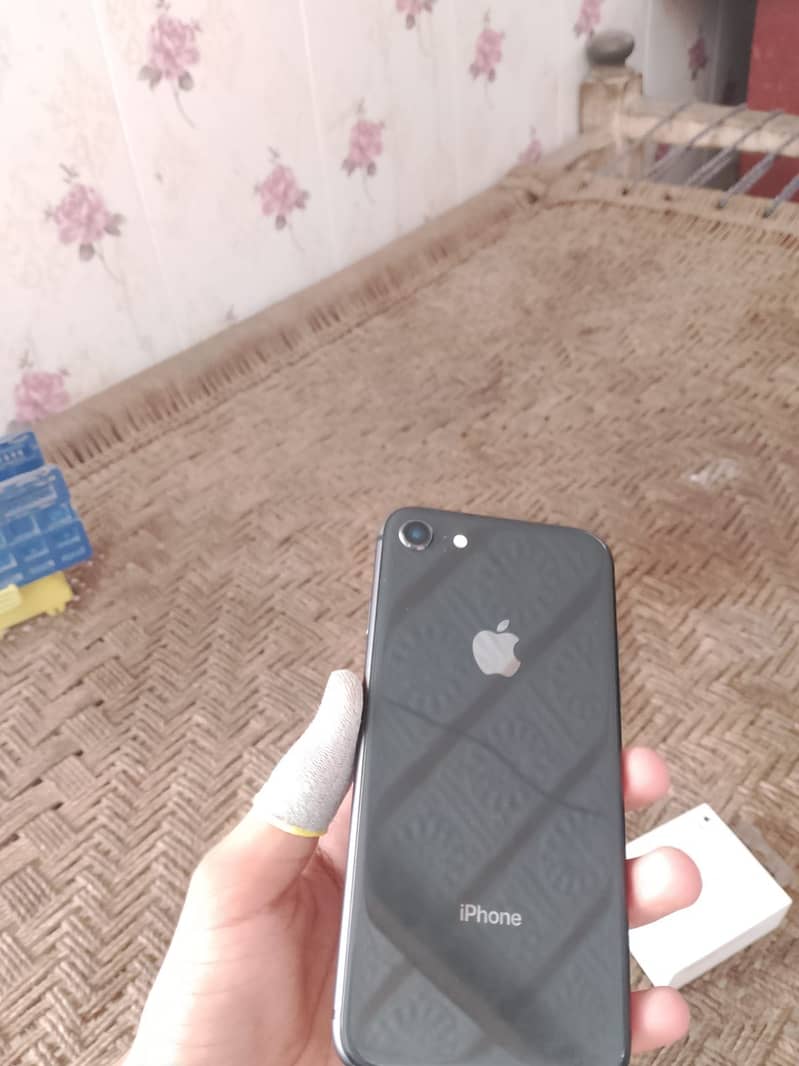 Apple iPhone 8 4