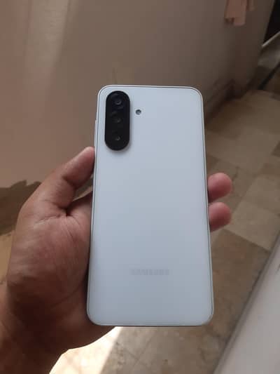 Samsung Galaxy A26 5G 8GB/256GB PTA Approved White 10/10 Urgent Sale