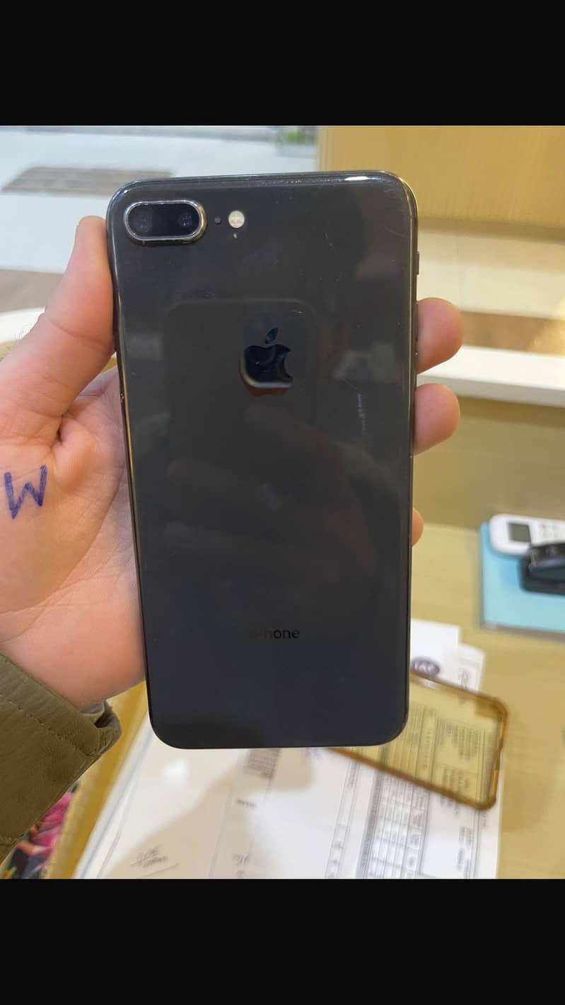 Apple iPhone 8 Plus 0