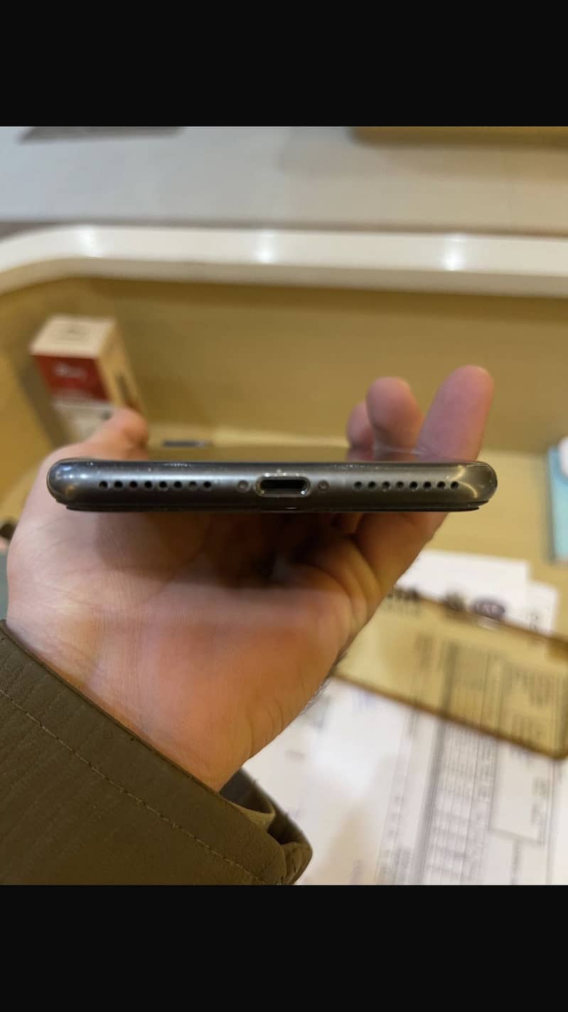 Apple iPhone 8 Plus 1