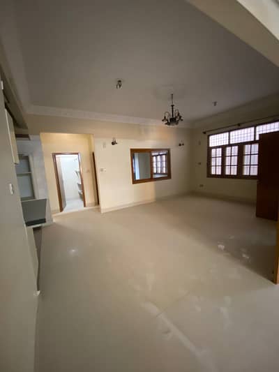 Ground plus 1st floor well maintained house available for sale at gulshan-e-iqbal block 3
