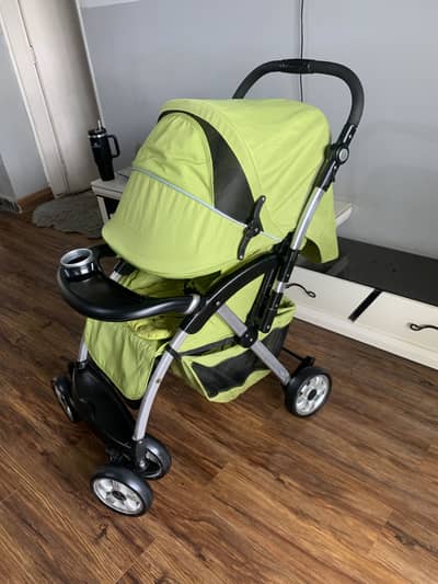 Heavy duty imported stylish pram/ stroller in excellent condition