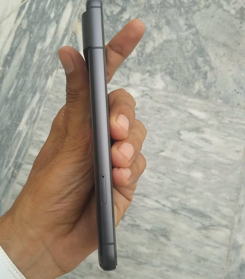 Google Pixel 8 4