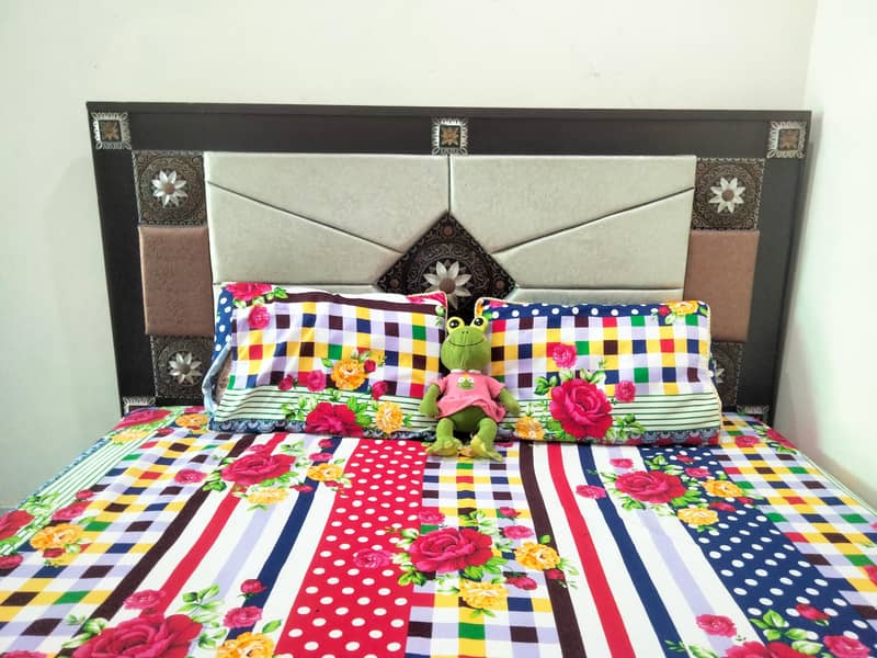 bed and Side table 4