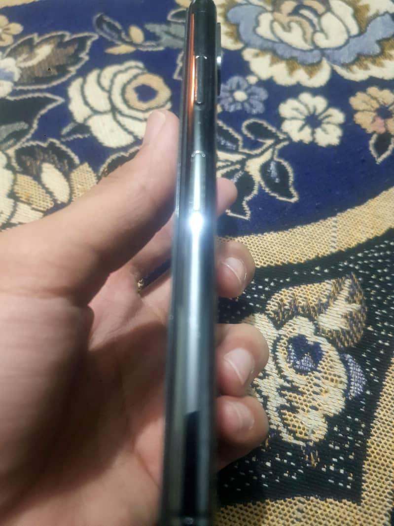 Apple iPhone X 4