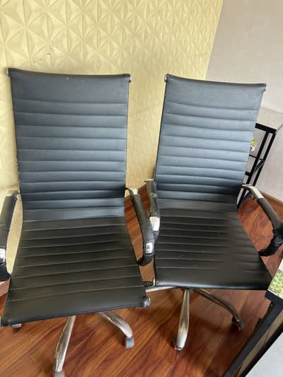 2 Executive chairs and 2 sofa seats