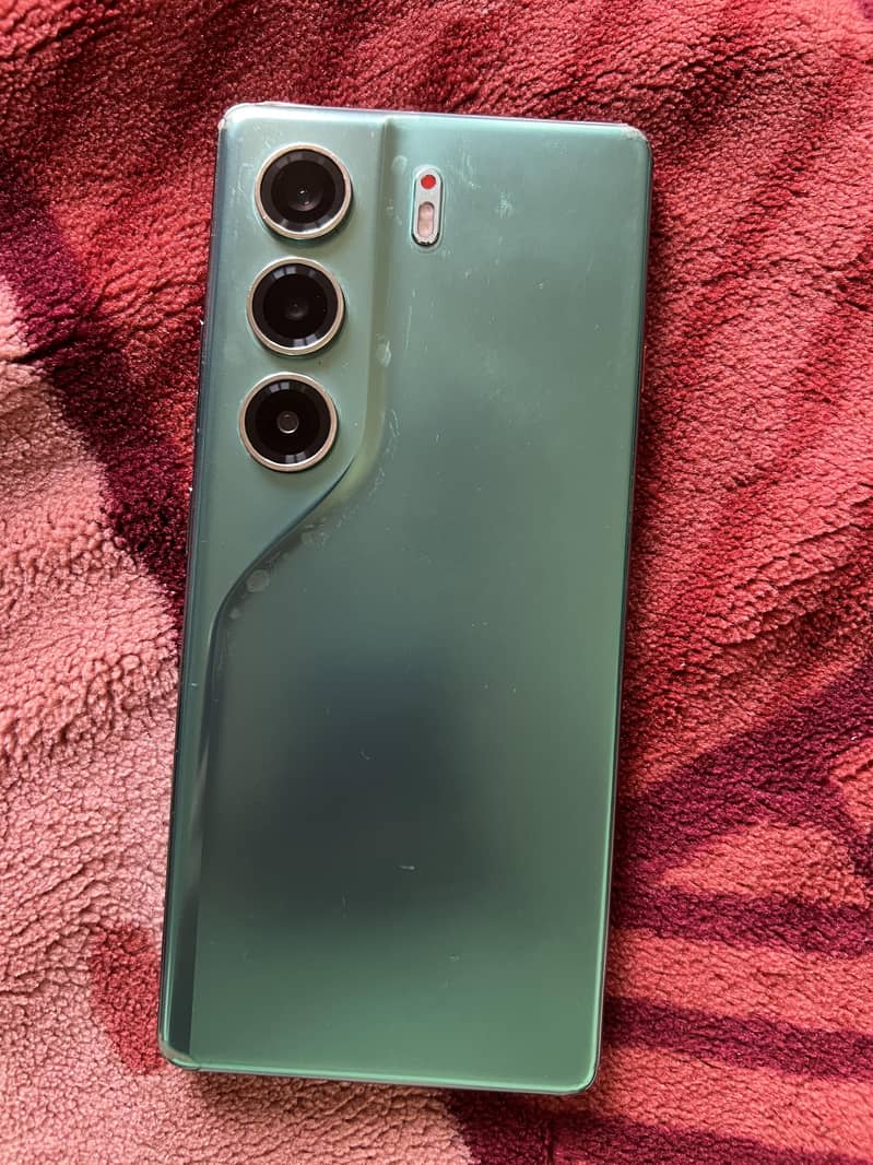 Tecno CAMON 40 1