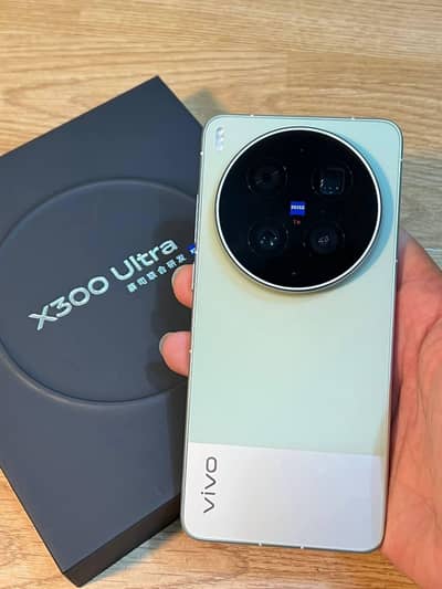 Vivo X300 Ultra 16 GB 1 TB Box Pack