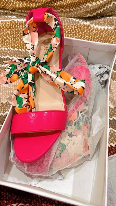 Insignia Luxury pink wedges with printed ankel tie