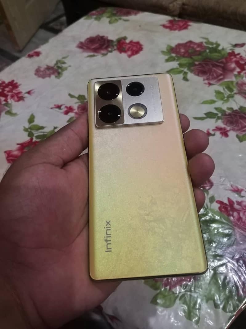 Infinix Note 40 Pro 4
