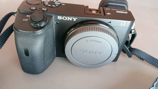 Sony A6600 with 16-50mm Kit Lens | Box, Battery & Charger