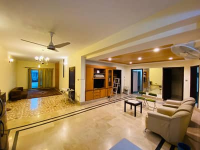 FOR RENT Luxury Furnished ONE Bedroom Upper Portion F_6/1