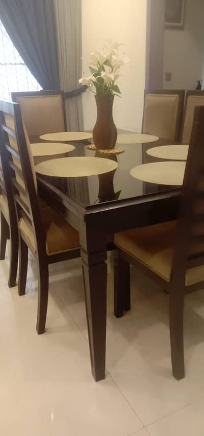 very good condition dining table without any damage