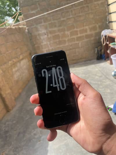 Apple iPhone SE