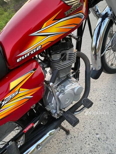 Honda CG 125 color red condition good all ok paper all ok bike