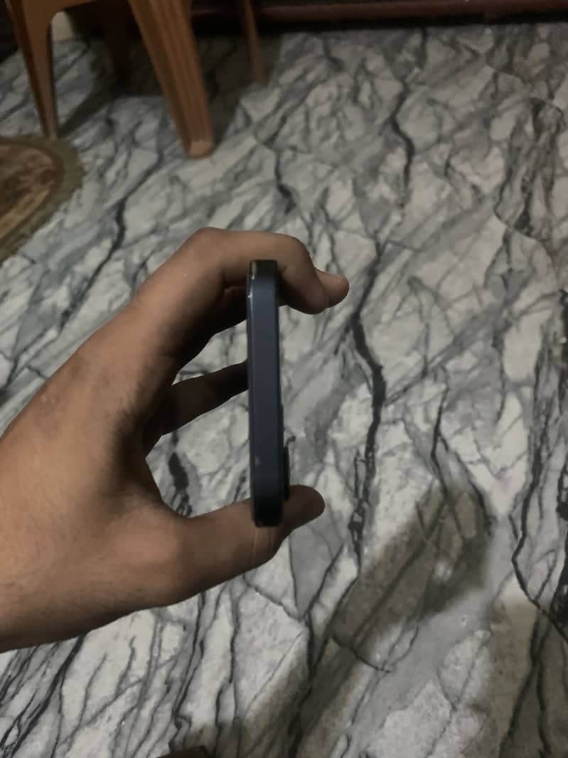 Apple iPhone 12 3