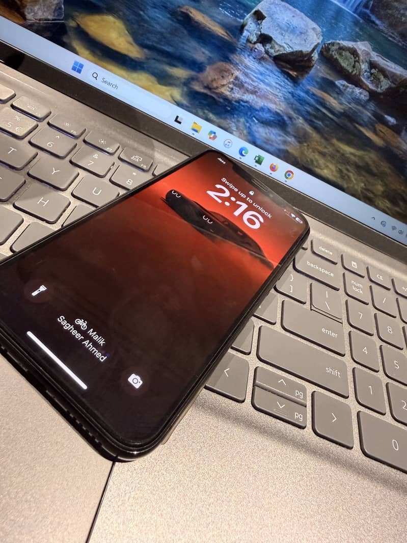 Apple iPhone X 4