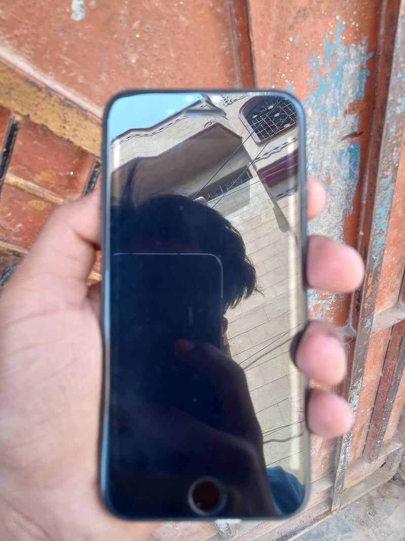Apple iPhone SE 6