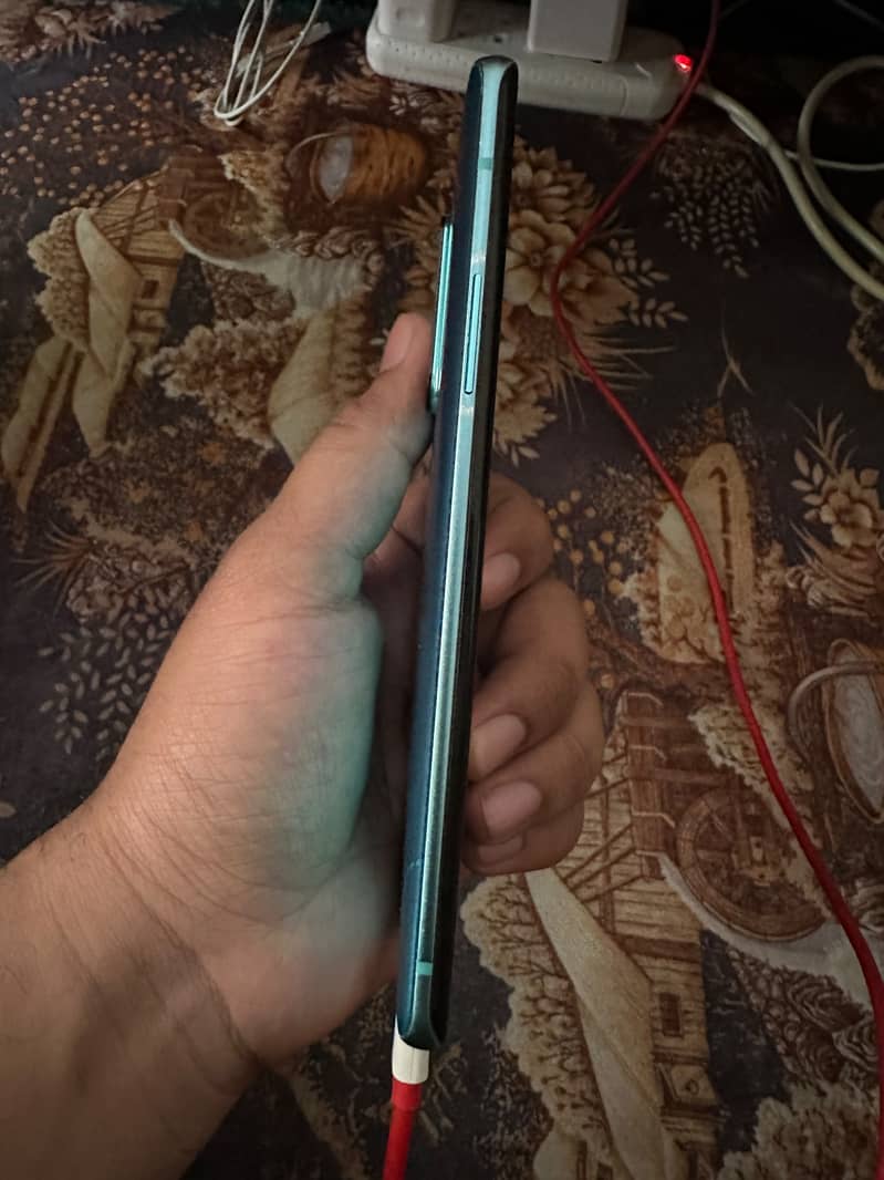 One Plus 8 Pro lines 1