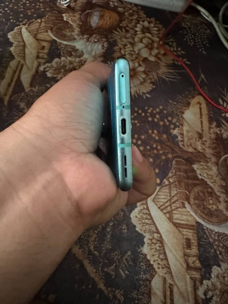 One Plus 8 Pro lines 2