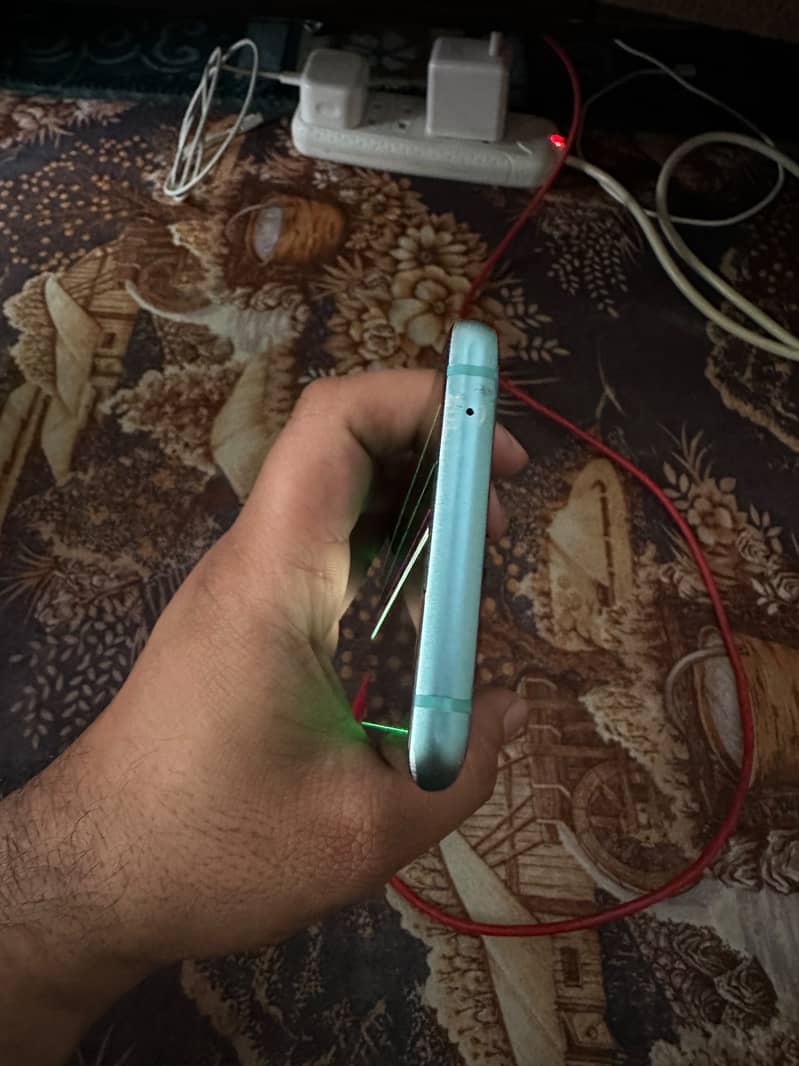 One Plus 8 Pro lines 4
