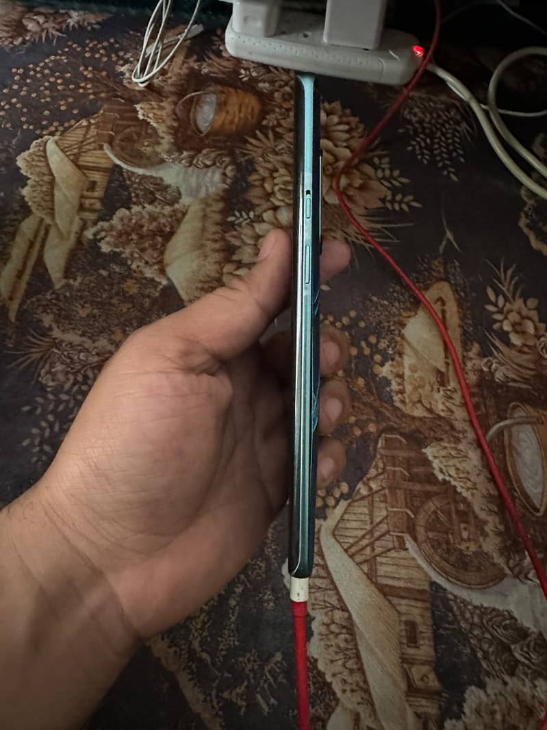One Plus 8 Pro lines 5