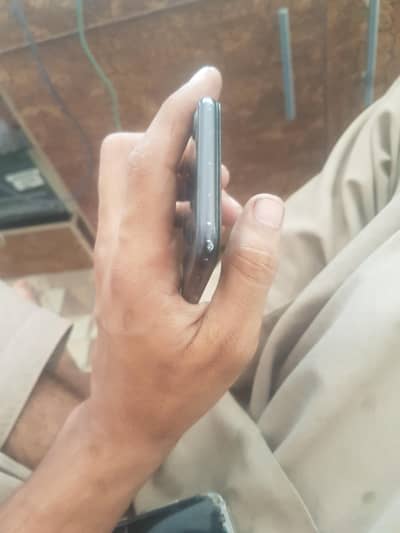 Apple iPhone 8 pta 64gb only glass break and battery change