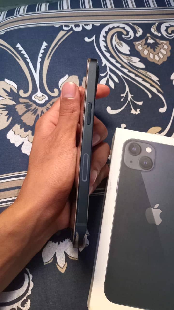 Apple iPhone 13 1