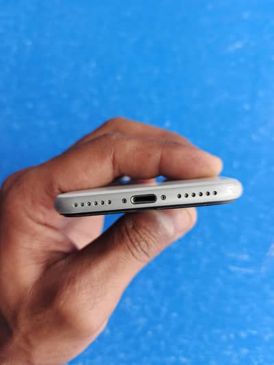iPhone SE 64GB factory unlock