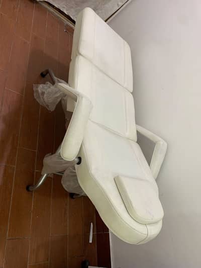 Treatment clinic bed