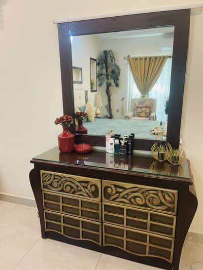 Dresser table with 6 drawer and mirror frame