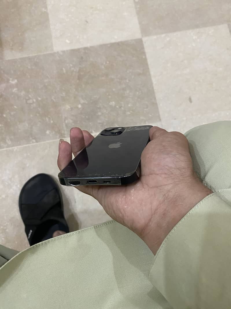 Apple iPhone 13 2