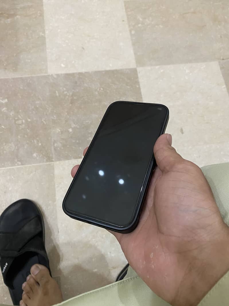Apple iPhone 13 8