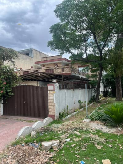 Demolishable House For Sale