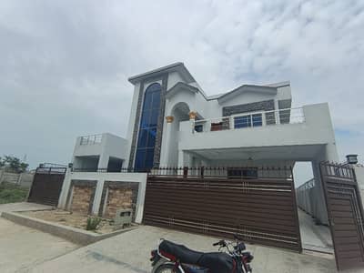 Get A 4500 Square Feet House For Sale In F-15/2
