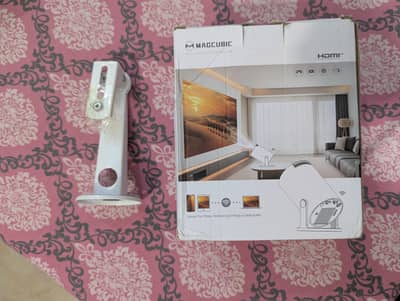 magcubic hy300pro + free wall mount