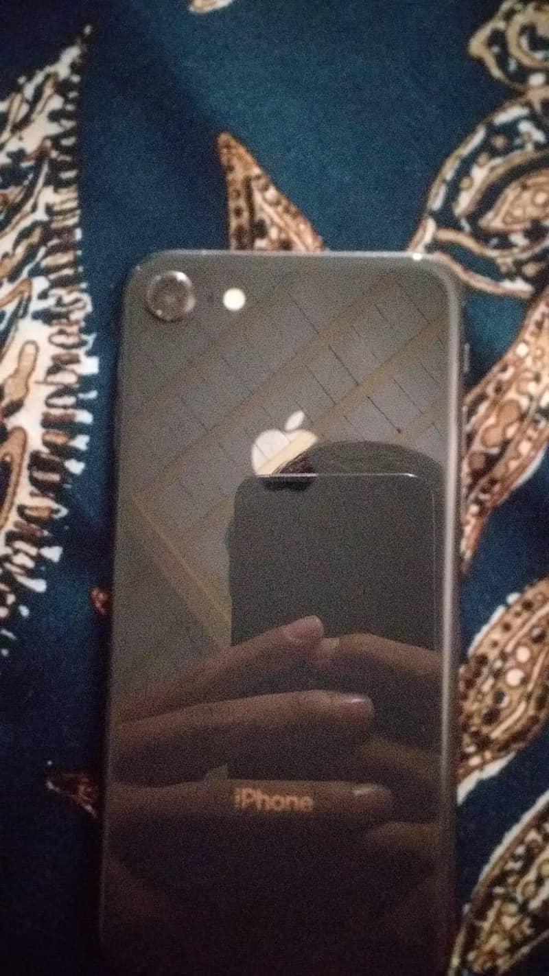 Apple iPhone 8 1