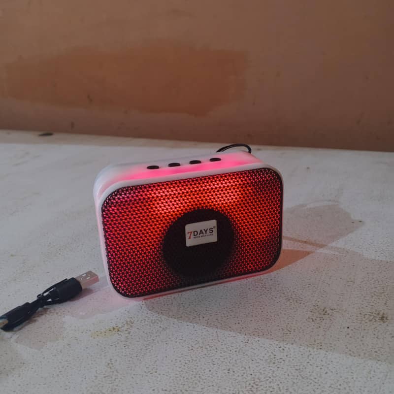 mini speaker 0