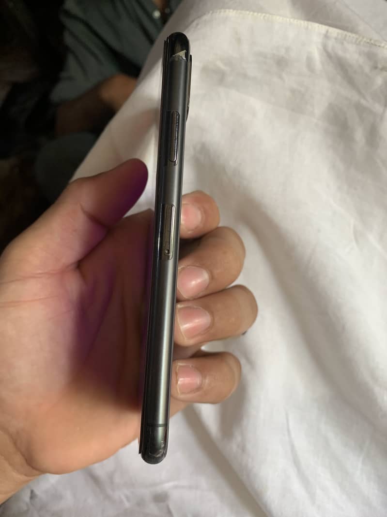 iPhone XS 4