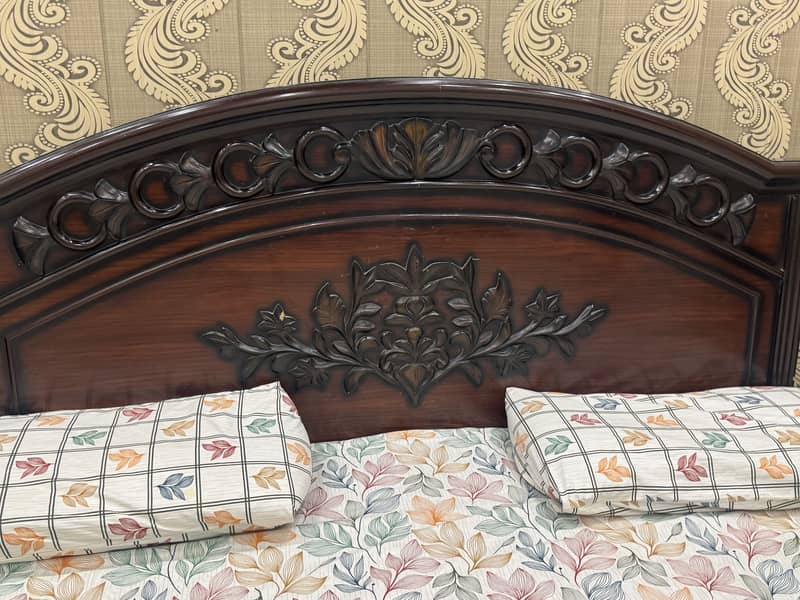 Bed with side tables 0
