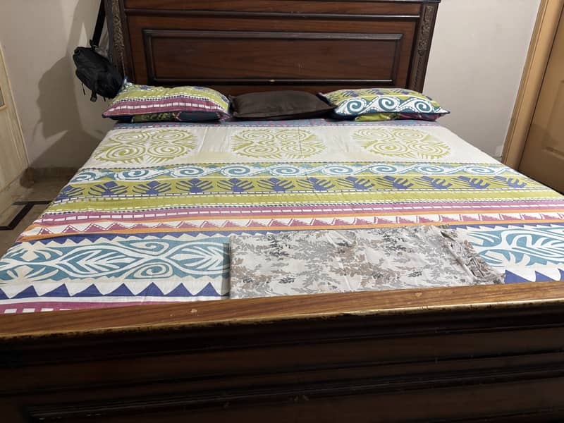 King size bed 3