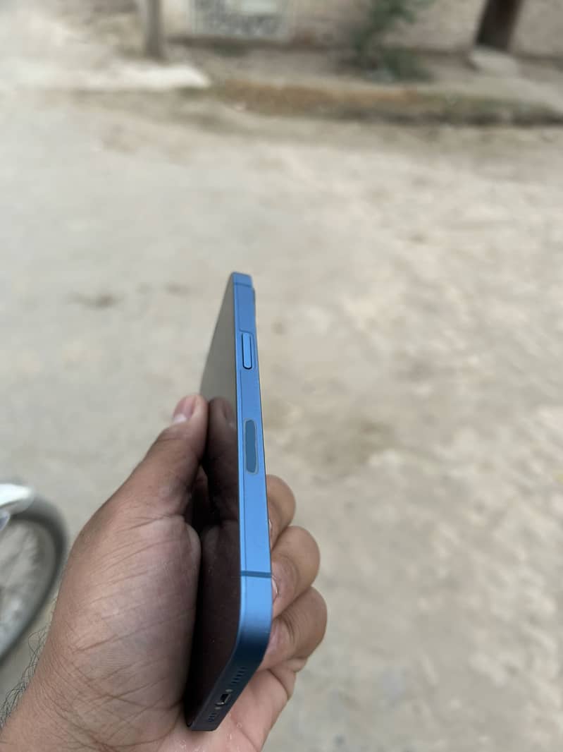 Apple iPhone 13 4