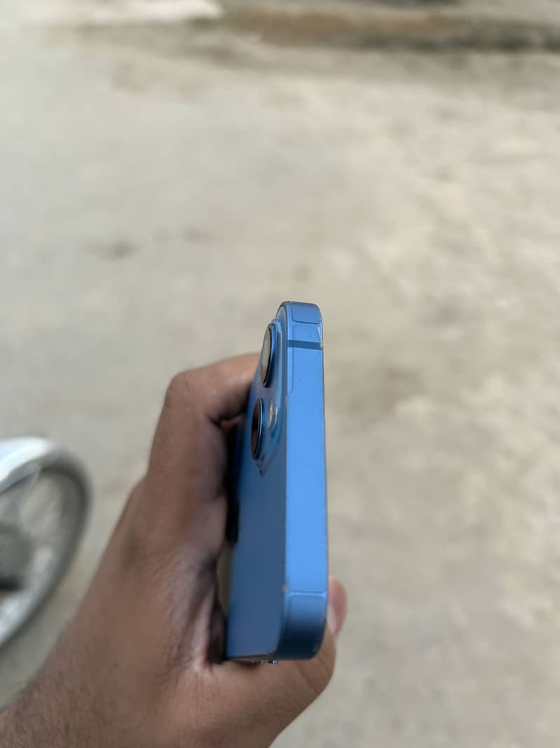 Apple iPhone 13 6