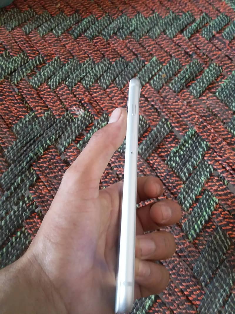 Apple iPhone 8 Plus 3