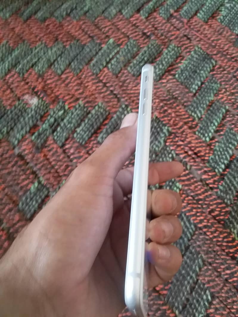 Apple iPhone 8 Plus 4