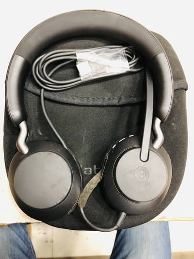 Jabra evolve 240 noise cancelling headset quantity available.