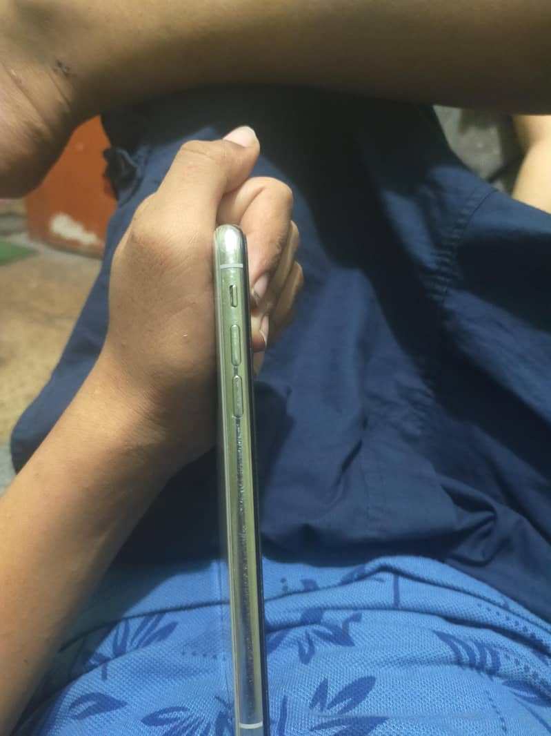 Apple iPhone X 3