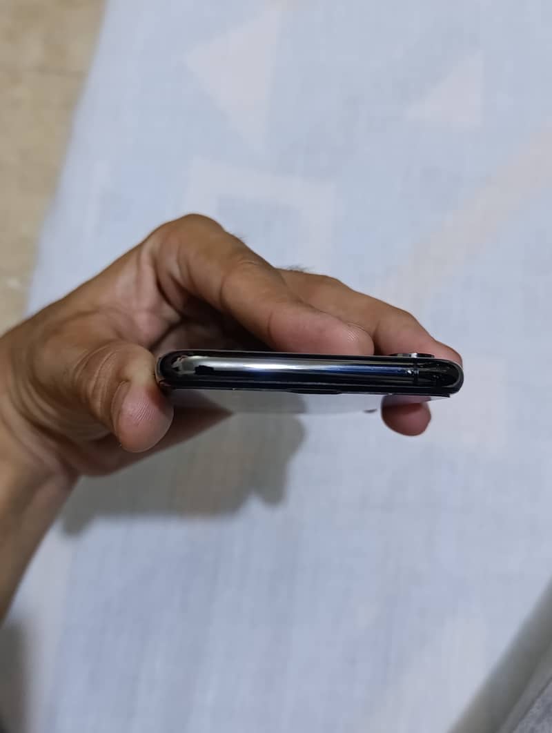 Iphone Xs 4
