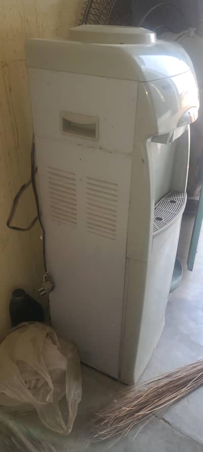 ORIENT WATER DISPENSOR