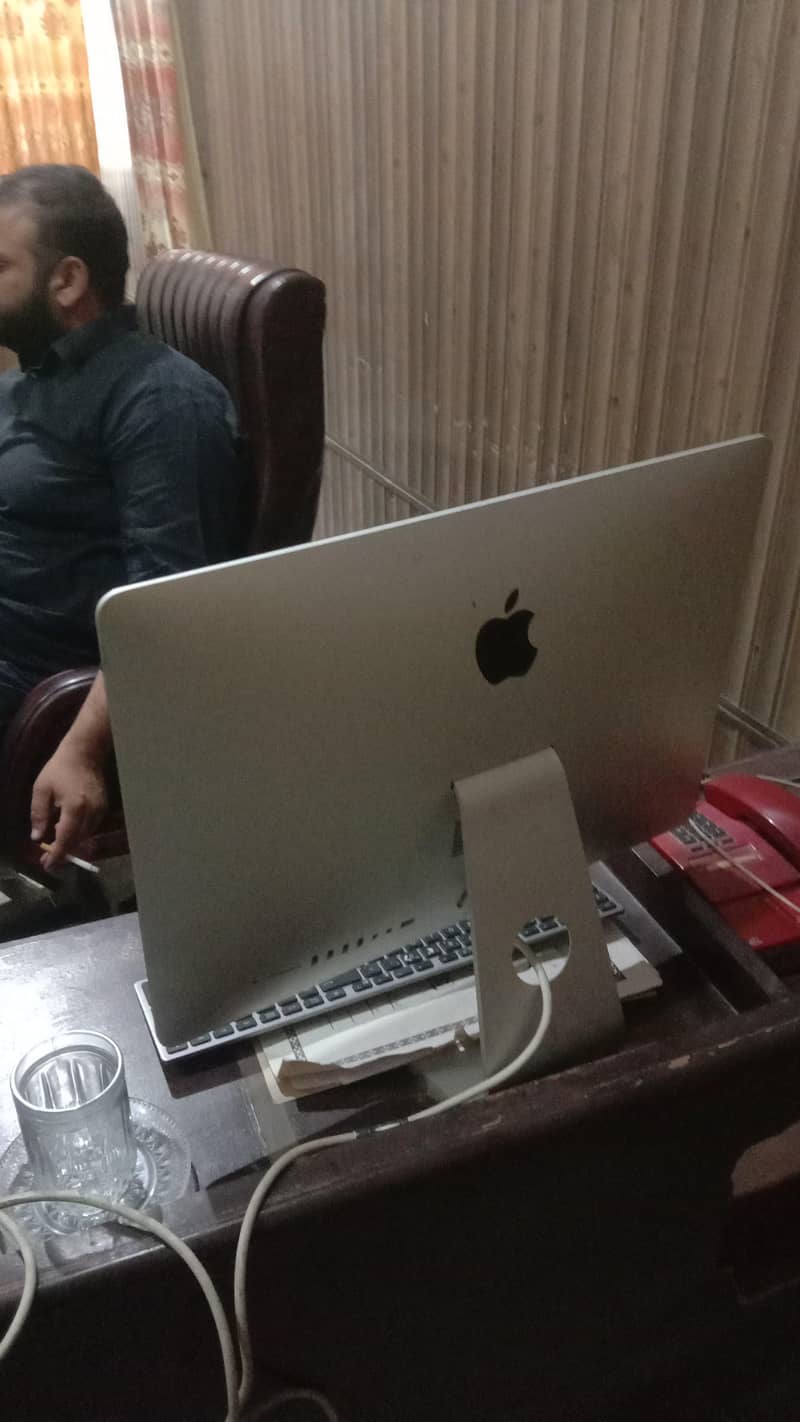 apple imac computer 1